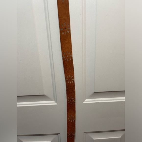 The Buckle white and tan genuine leather belt. Size medium. - Picture 3 of 3